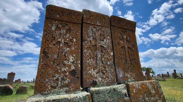 Noratus_Khachkar_Cemetery_1_1