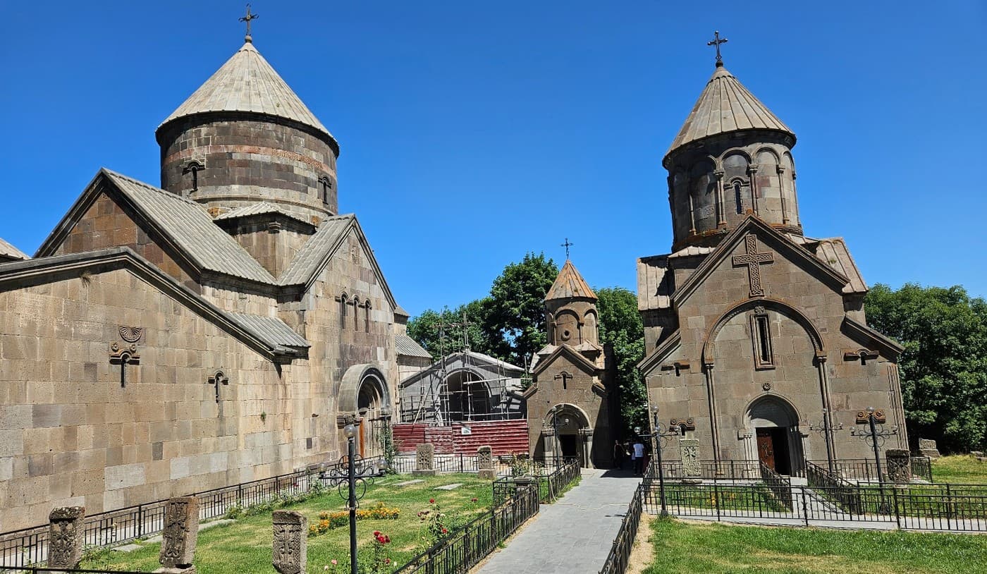 Tsakhkadzor_Kecharis_Monastery_1