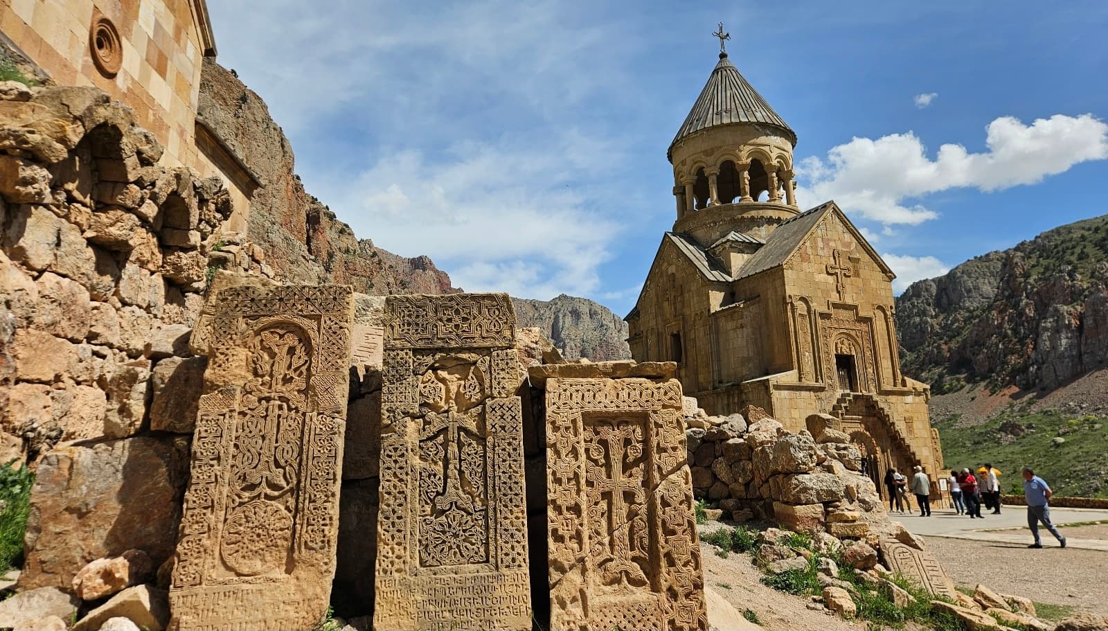 Noravank_Monastery_2