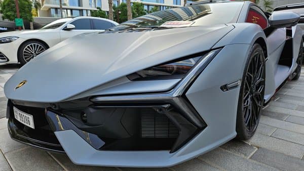 Lamborghini_Revuelto_2_16X9