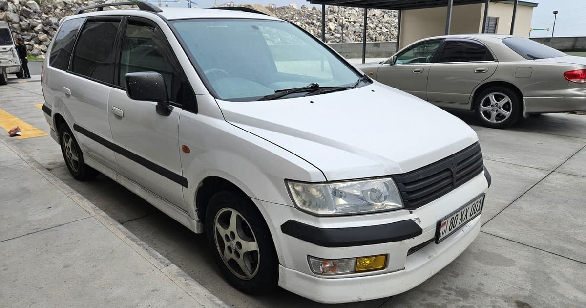 Mitsubishi_Chariot_2_16X9