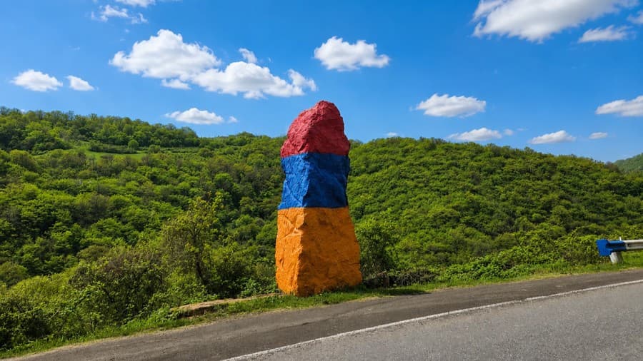 Noyemberyan_Stone_Flag_Homepage